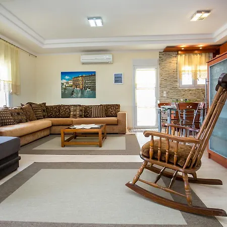 Elpis 1 Apartment *