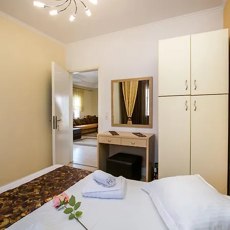 Apartment Elpis 1 *