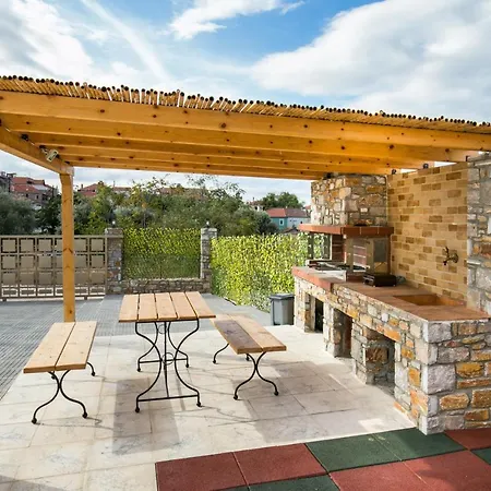Apartment Elpis 1 *